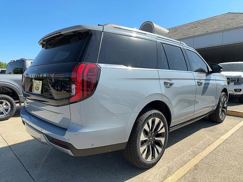 New 2025 Ford Expedition Platinum w/ Driver's Package image 7