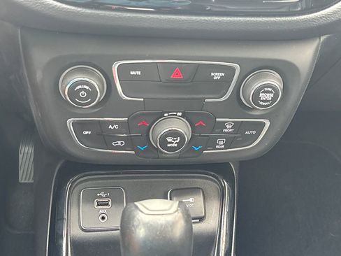 Used 2019 Jeep Compass Limited FWD image 12