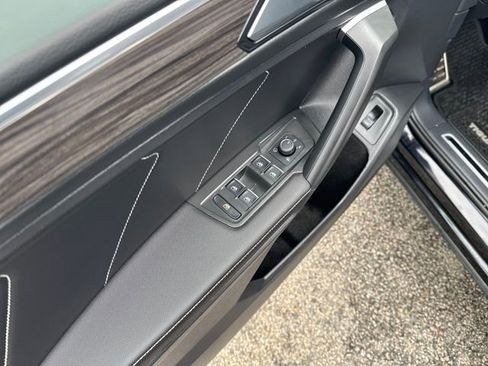 Used 2023 Volkswagen Tiguan SEL R-Line image 12