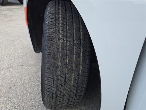 Certified 2024 Chrysler Pacifica Touring image 30