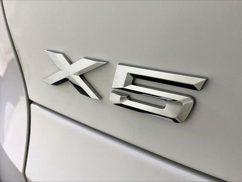 Used 2024 BMW X5 xDrive40i w/ Premium Package AWD/4WD image 9