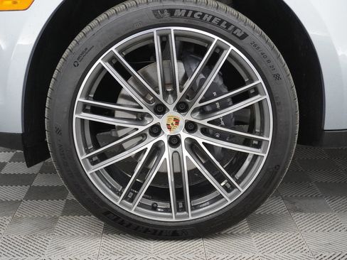Certified 2026 Porsche Macan image 11