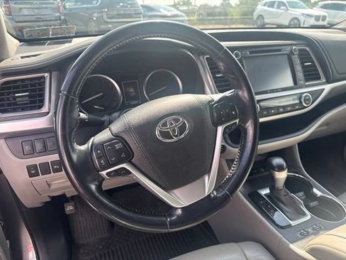 Used 2018 Toyota Highlander Limited AWD/4WD image 24