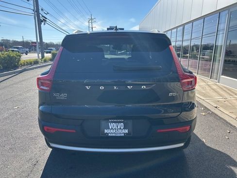 Certified 2025 Volvo XC40 B5 Core image 4
