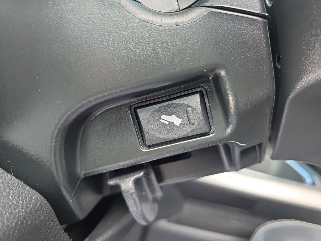 Used 2018 RAM 1500 Laramie w/ Convenience Group AWD/4WD image 34
