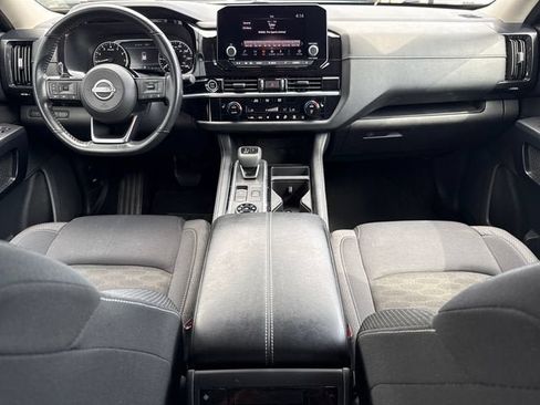 Used 2023 Nissan Pathfinder SV AWD/4WD image 13