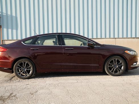 Used 2018 Ford Fusion SE w/ Equipment Group 201A FWD image 10
