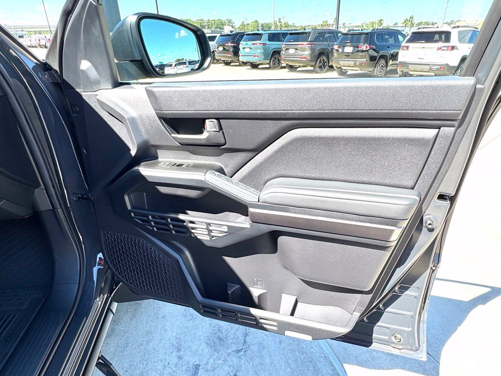 Used 2025 Toyota 4Runner SR5 AWD/4WD image 29