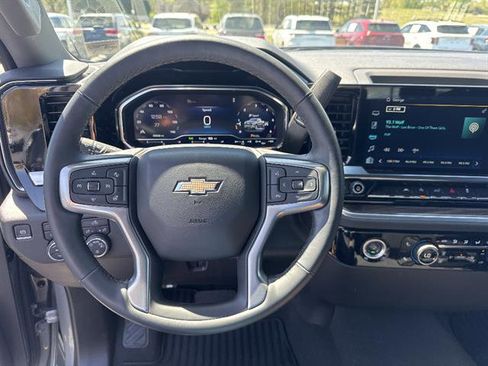 Used 2024 Chevrolet Silverado 1500 LT AWD/4WD image 9