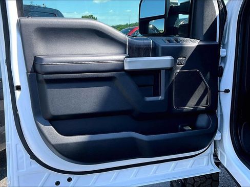 Used 2021 Ford F250 Lariat w/ Lariat Ultimate Package AWD/4WD image 23
