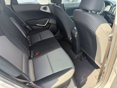 Used 2025 Kia Soul LX w/ LX Technology Package FWD image 32