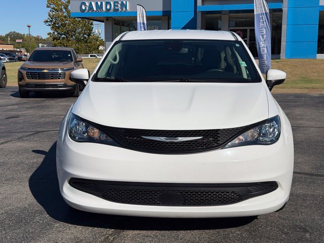 Used 2023 Chrysler Voyager LX FWD image 4