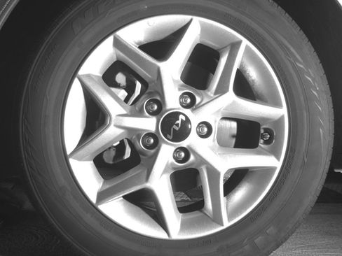 Used 2025 Kia Soul LX w/ LX Technology Package FWD image 12