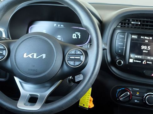 Used 2023 Kia Soul LX FWD image 11