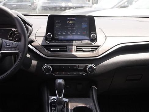 Certified 2025 Nissan Altima 2.5 SV FWD image 22
