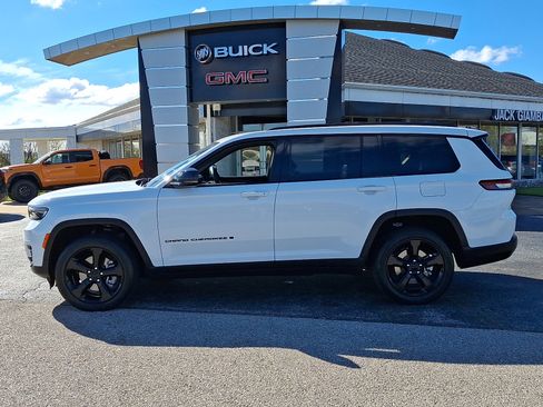 Used 2023 Jeep Grand Cherokee L Altitude image 4