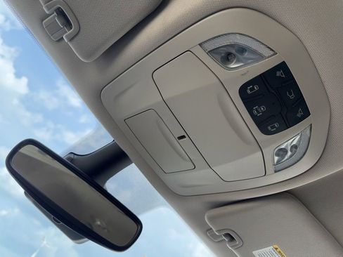 Used 2023 Chrysler Pacifica Touring-L FWD image 36