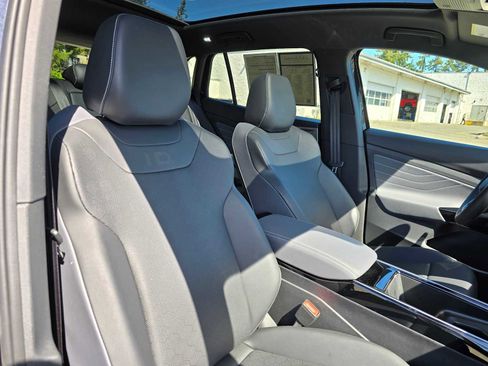 Used 2023 Volkswagen ID.4 Pro S AWD/4WD image 11