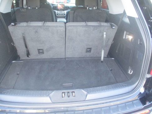 Used 2024 Ford Explorer XLT image 31