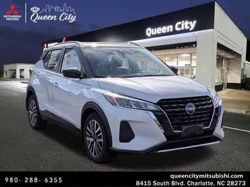 Used 2023 Nissan Kicks SV image 1