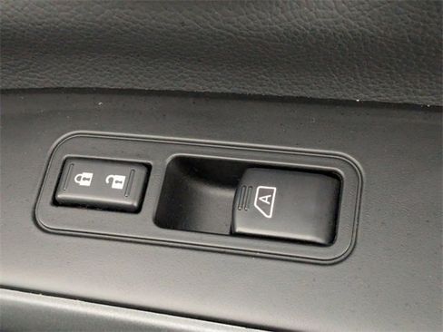 Used 2023 Nissan Titan PRO-4X w/ Pro-4x Convenience Package image 36