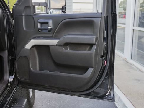 Used 2018 Chevrolet Silverado 1500 LT w/ Texas Edition AWD/4WD image 34