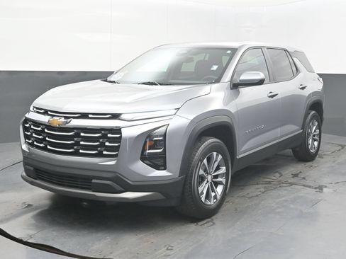 Used 2025 Chevrolet Equinox LT FWD image 4