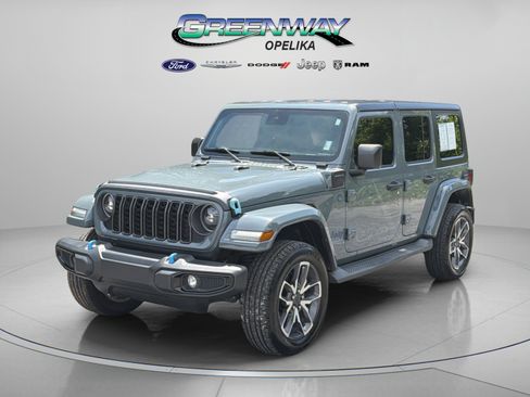 Used 2024 Jeep Wrangler Unlimited w/ Convenience Group AWD/4WD image 3