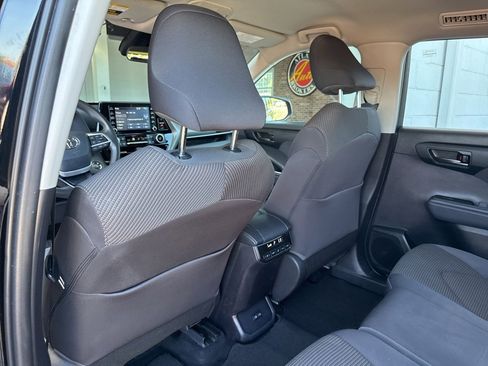 Used 2022 Toyota Highlander L image 7