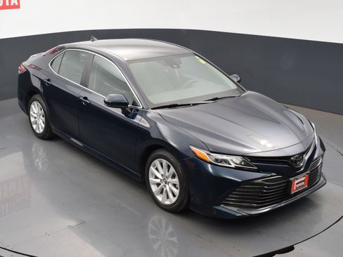 Used 2019 Toyota Camry LE image 21