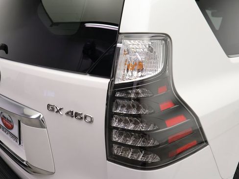 Used 2023 Lexus GX 460 Premium w/ Accessory Package AWD/4WD image 9