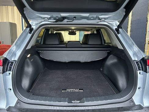 Used 2024 Toyota Corolla Cross XLE w/ Convenience Package image 24