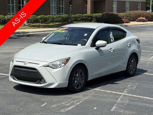 Used 2019 Toyota Yaris LE FWD image 2