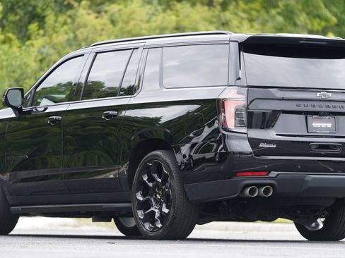 Used 2025 Chevrolet Suburban RST AWD/4WD image 3