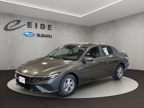 Used 2024 Hyundai Elantra SE FWD image 6