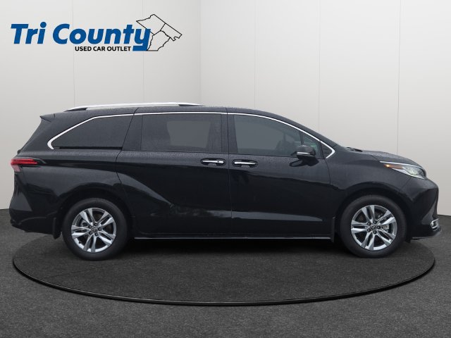 Certified 2026 Toyota Sienna Limited FWD image 9