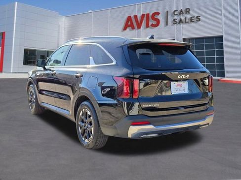 Used 2024 Kia Sorento S image 10