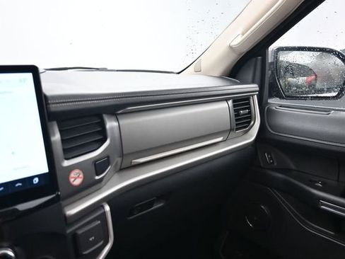 Used 2024 Ford Expedition XLT AWD/4WD image 29