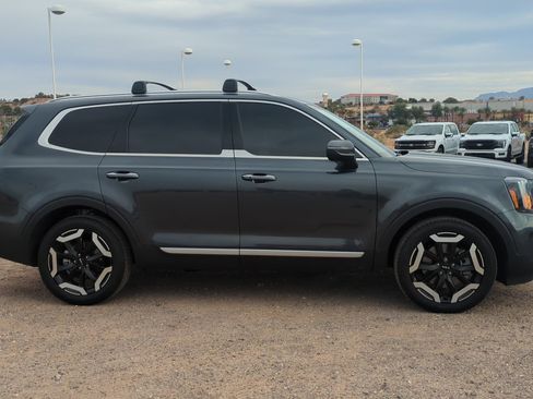 Used 2024 Kia Telluride S w/ S Sunroof Package image 2