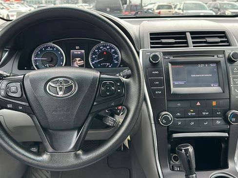 Used 2016 Toyota Camry LE image 10