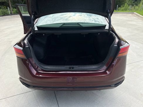 Used 2024 Nissan Altima 2.5 SV FWD image 33