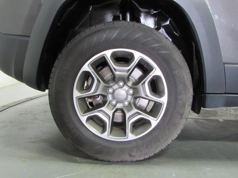 Used 2022 Jeep Cherokee Trailhawk AWD/4WD image 9