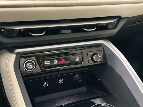Certified 2025 Audi Q5 Premium w/ Convenience Package AWD/4WD image 23
