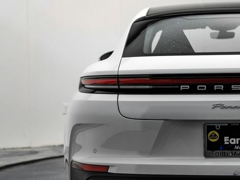 Used 2025 Porsche Panamera w/ Premium Package image 14