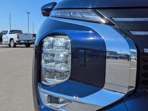 Used 2025 Mitsubishi Outlander SE AWD/4WD image 43