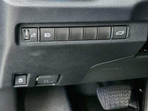 Used 2023 Toyota RAV4 XSE AWD/4WD image 11