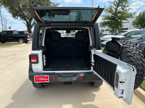 Used 2025 Jeep Wrangler Unlimited Sport AWD/4WD image 9