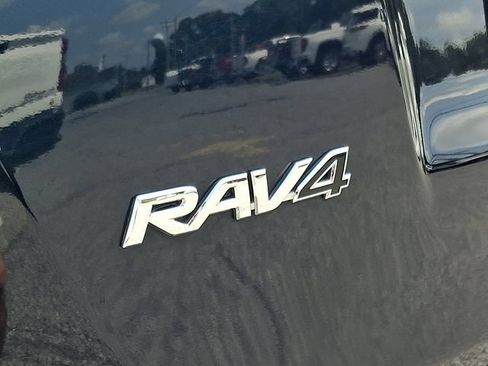 Used 2018 Toyota RAV4 XLE w/ Plus Extra Value Package AWD/4WD image 30
