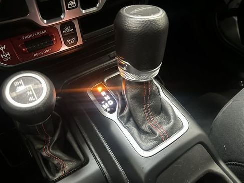 Used 2023 Jeep Gladiator Rubicon AWD/4WD image 22