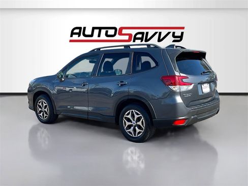 Used 2022 Subaru Forester Premium image 5